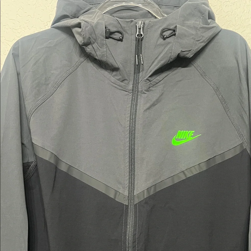 Nike Tech Black & Dark Grey Men’s Size Medium loose fit Zip-up Windbreaker - Picture 8 of 14